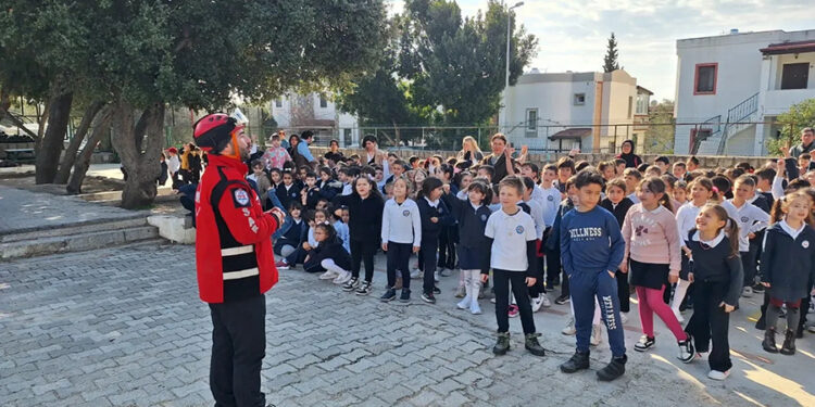 Bodrum Gümüşlük koyunda sular çekildi