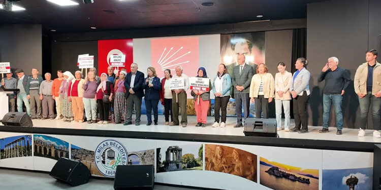 Fethiye’de göçmen kaçakçılığı yapılan tekne yandı