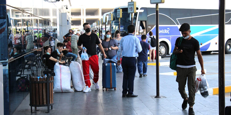 Otogarlarda Bayram ve Ara Tatil Hareketliliği