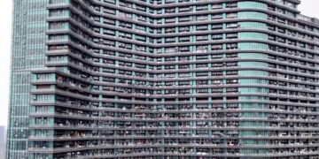 Dünyanın En Büyük Apartmanında 30 Bin Kişi Yaşıyor