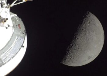 Ay’ın karanlık yüzünü gören astronotlar o tarihi anı anlattı