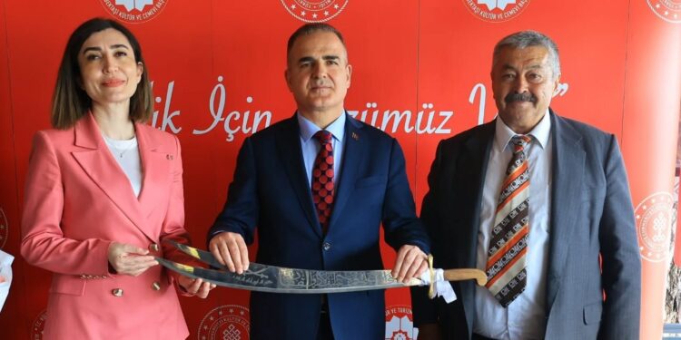 Alevi İnanç Önderleri ve Cemevi Başkanları Vali Akbıyık ile Bir Araya Geldi
