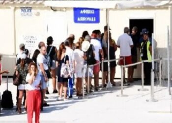 Türk turist akını Yunanistan’da Ege Adalarından anakaraya taştı