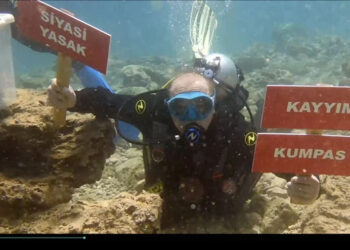 BODRUM’DA SEÇİM SANDIĞI VE MÜHRÜNÜ DENİZİNİN DİBİNE YERLEŞTİRDİLER