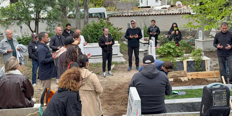 Müzisyen Kemal Cem Öcal, son yolculuğuna uğurlandı