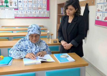 66 Yaşındaki Gülgün Akçay’ın Okuma Azmi