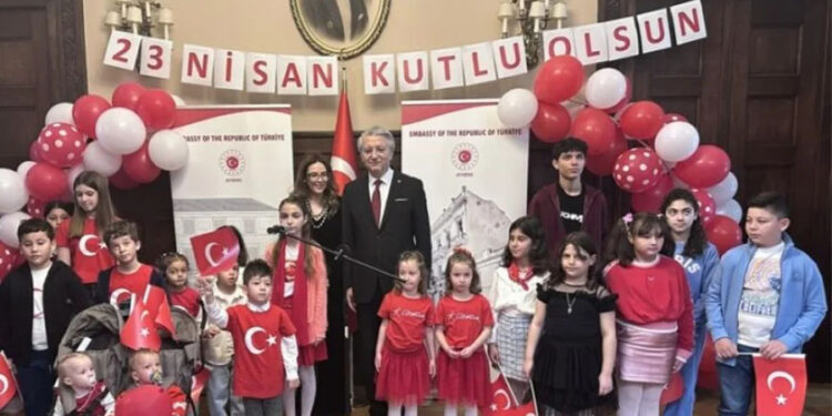 Atina’da 23 Nisan Ulusal Egemenlik ve Çocuk Bayramı kutlandı