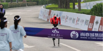 Pekin Yarı Maratonu’nda insansı robotlar insanları geride bıraktı