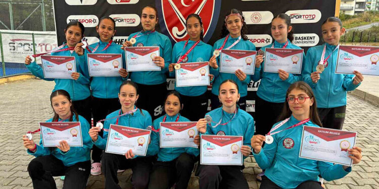 Muğla’nın yıldız kızları Türkiye finallerine adını yazdırdı