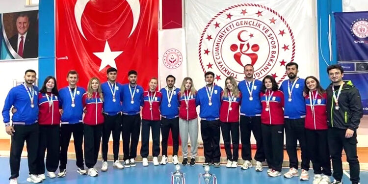 MSKÜ hokeyde Türkiye ikincisi oldu