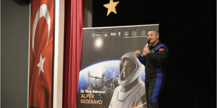 Türkiye’nin İlk Astronotu Alper Gezeravcı Muğla’da öğrencilerle buluştu