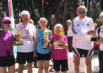 Bodrumlu atletler İzmir’de Ata’dan Anaya koştu, kupaları topladılar