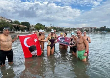 Datça’da 19 Mayıs denizde kulaçlarla kutlandı