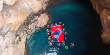 19 Mayıs ruhu Fethiye’de su altında yaşatıldı