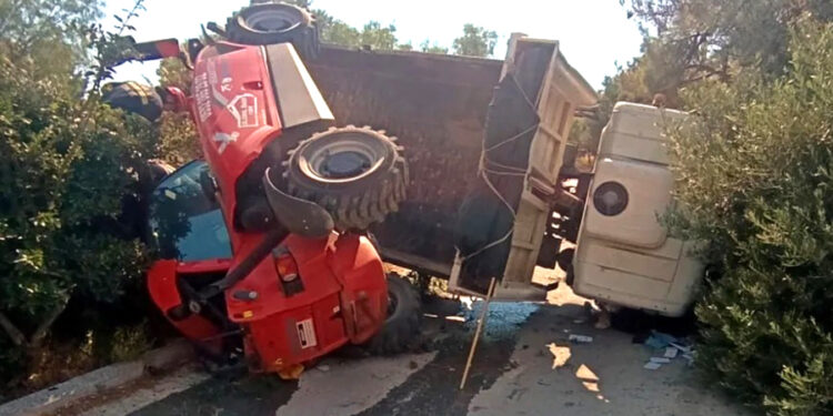 Bodrum’da Korkutan Kaza: İş Makinesi Yüklü Kamyon Devrildi, 3 Kişi Yaralandı