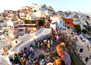 Ege adaları turistten boğuldu, Yunanlı turizmci bunaldı, adalar için alarm zillerinin çaldığı açıklandı