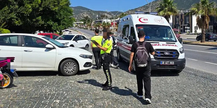 İki motosiklet birbirine girdi: 4 yaralı
