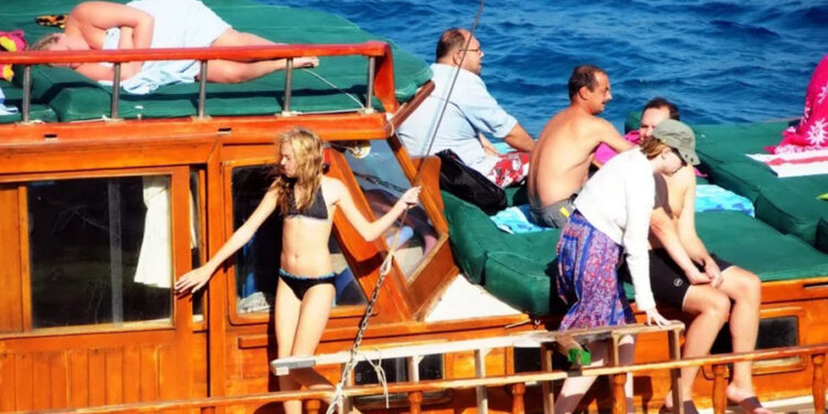 Bayram Tatilcileri Bodrum’un Koylarını Doldurdu