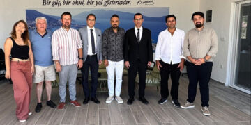 Bodrum Adliyesi’nde Veda Buluşması: Özer Çiloğlu ve Sezgin Kılıçcı Gazetecilerle Vedalaştı