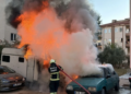 Mahalle Arasında Park Halindeki Karavan Alevlere Teslim Oldu