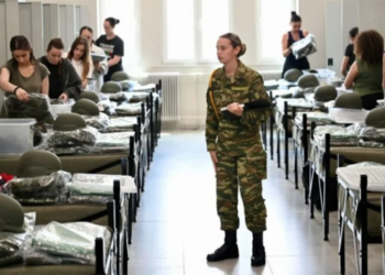 Yunanistan gönüllü kadın askerleri Batı Trakya’da Türkiye sınırına yığıyor
