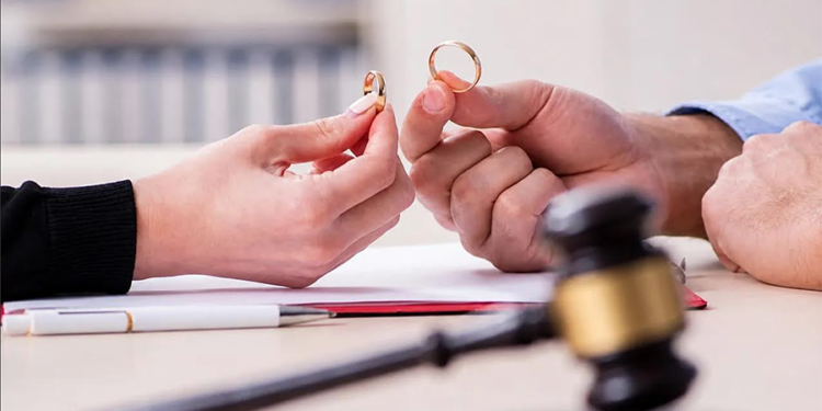 Cimrilik hem boşanma hem de tazminat sebebi