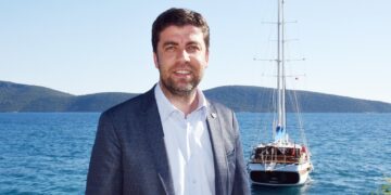 İMEAK Başkanı Dinç: Süper Yatlar Türk Akaryakıtını Tercih Ediyor