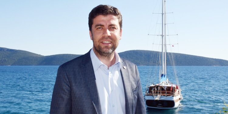 İMEAK Başkanı Dinç: Süper Yatlar Türk Akaryakıtını Tercih Ediyor