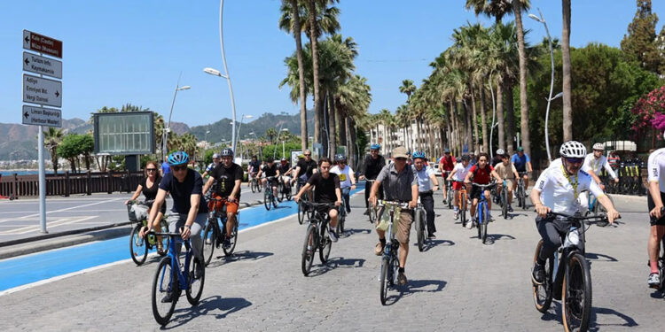 Marmaris Sokakları Bisikletle Renklendi