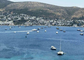 Bodrum koylarında yat kuşatması: Sezon açıldı, denizde yoğunluk başladı