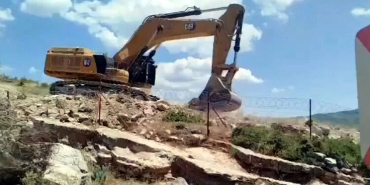 Akbelen’de iş makineleri kabusu evlere 10 metre kadar yaklaştı köylü sokağa fırladı