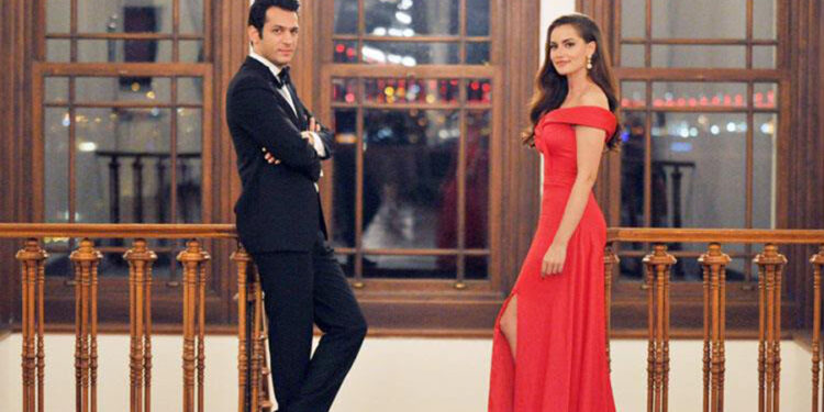 Murat Yıldırım ve Fahriye Evcen Bodrum Hikayesiyle Dünya İzleyicisinin Karşısında