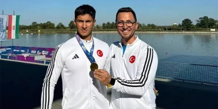 Muğlalı Tasarımcı Hayallerini Podyuma Taşıdı