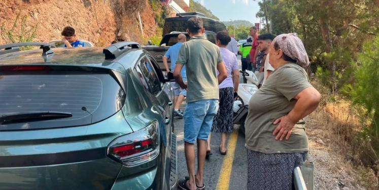 4 aracın karıştığı kazada; otomobilden yola fırlayan Emircan öldü