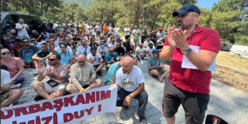 Ölüdeniz’de yamaç paraşütü pilotları uçuşları durdurdu