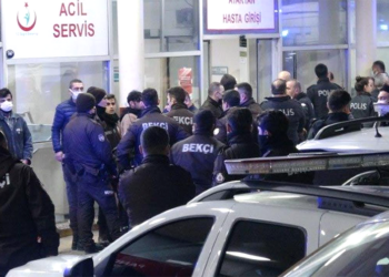 İzmir Adnan Menderes Havalimanı’nda Bıçaklı Dehşet: 4 Polis Yaralandı
