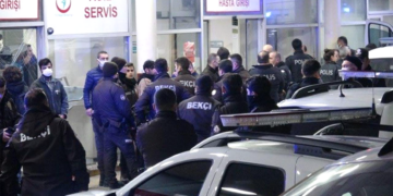 İzmir Adnan Menderes Havalimanı’nda Bıçaklı Dehşet: 4 Polis Yaralandı