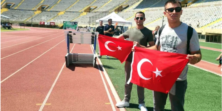 Kıbrıs Gazisi Rekortmen Atlete Astsubay Adaylarından Türk Bayraklı Destek