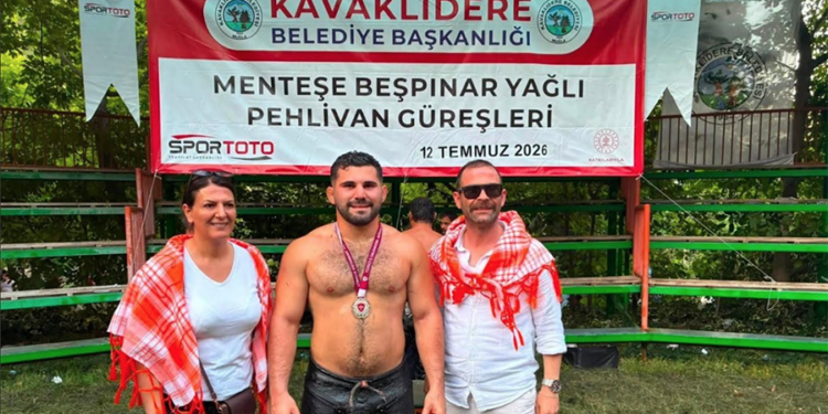 Menteşe Er Meydanında Rekor Bedelle İlk Kez Bir Kadın Güreş Ağası Seçildi