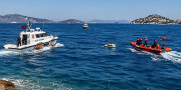 Jet Ski alabora oldu 2 si çocuk 3 kişi aranıyor