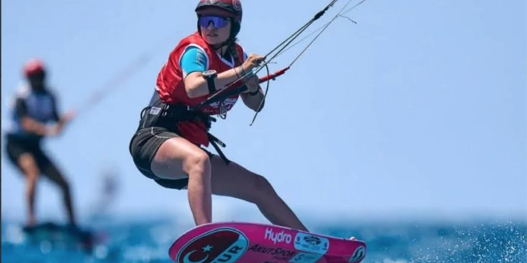 Formula Kite Gençler Avrupa Şampiyonası’nda Akut sporcusu Sorguç gümüş madalya kazandı