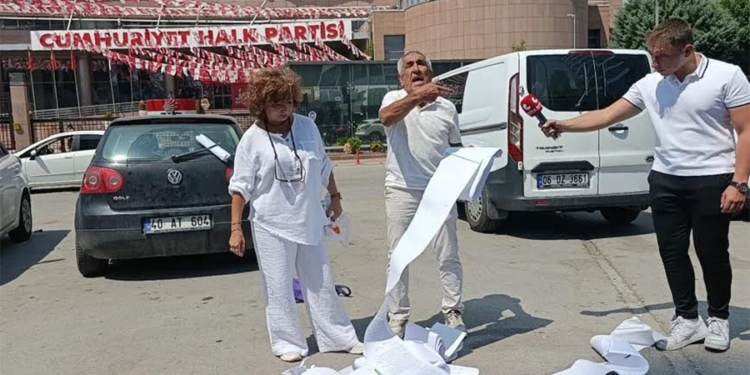 Bodrumlular 32 bin imza topladılar Ankara CHP genel merkezinde Kılıçdaroğlu ile görüşemediler