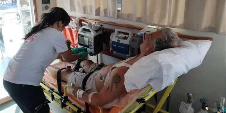 İstanköy’de kalp krizi geçiren Türk hasta deniz ambulansıyla Bodrum’a getirildi
