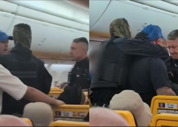 Uçakta 12 yolcu birbirine girdi, pilot “u” dönüşü yaparak havalandığı havalimanına indi
