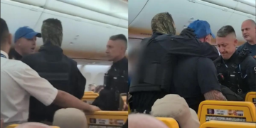 Uçakta 12 yolcu birbirine girdi, pilot “u” dönüşü yaparak havalandığı havalimanına indi