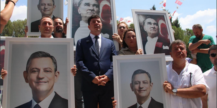 Muğla’da Nail Kızıl ve Partililer CHP Binasından Ayrıldı! “Bu bir veda değil”