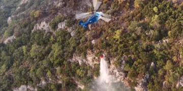 Fethiye’de ekiplerin orman yangını ile ilgili mücadelesi sürüyor