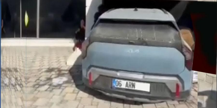 Muğla’da Otomobil Markete Daldı: Faciadan Dönüldü!