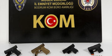 Bodrum’da Denetimde 4 Ruhsatsız Tabanca Ele Geçirildi