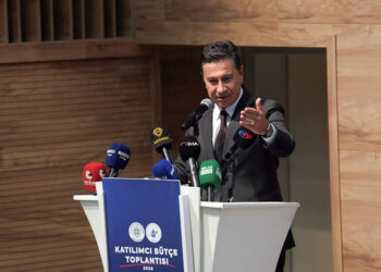Ahmet Aras: “Kanalizasyon denize akarken kasamda 2,5 milyar para var. Neye yarar? Belediye böyle yönetilmez!”
